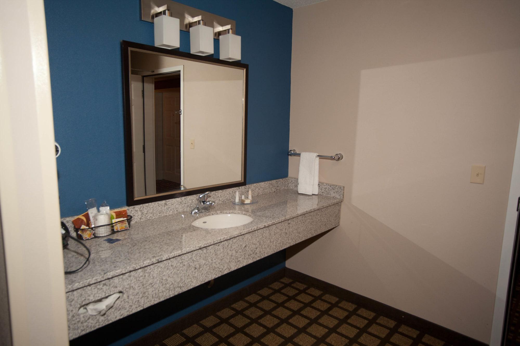 Baymont By Wyndham Erie Hotel Kearsarge Exterior photo