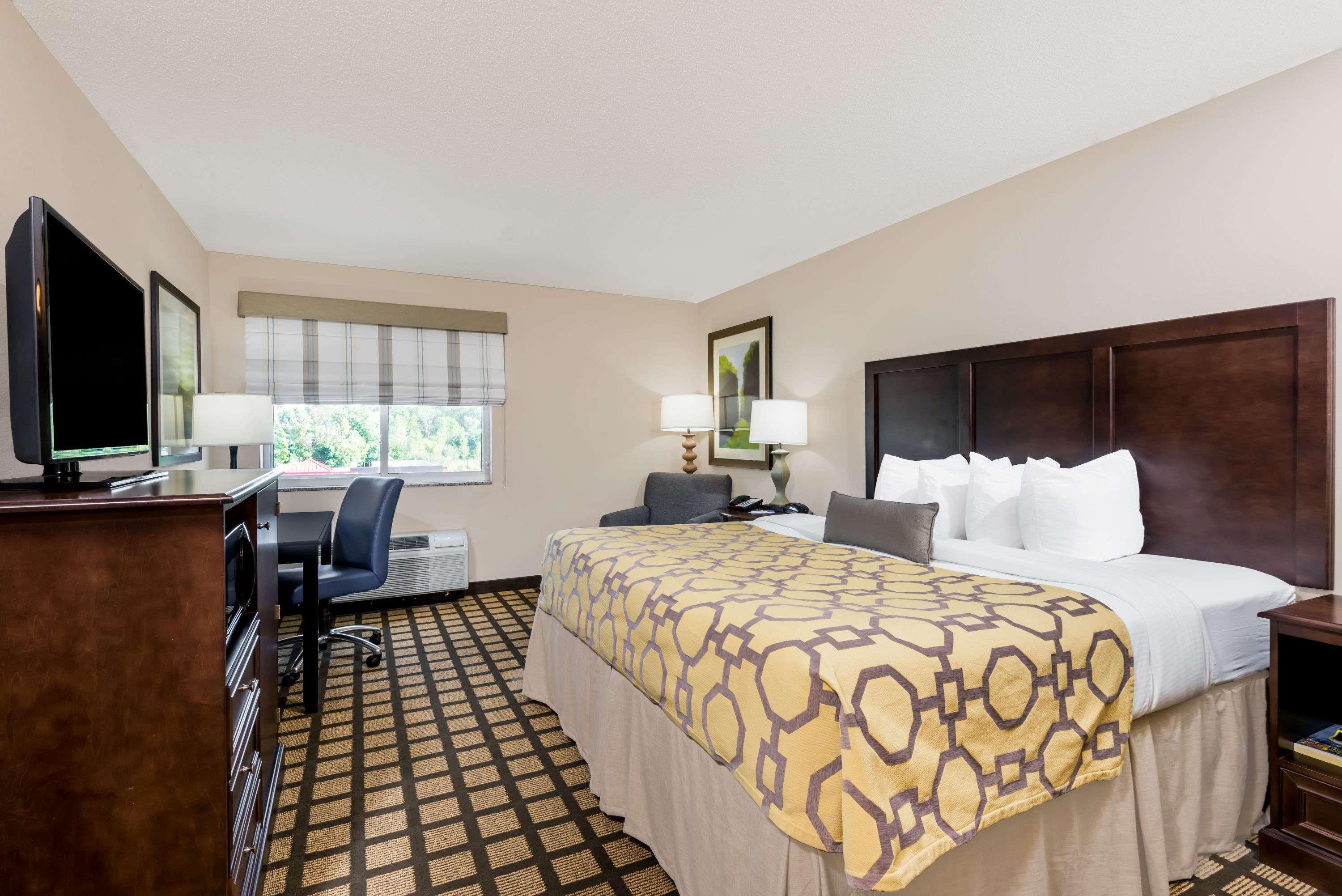 Baymont By Wyndham Erie Hotel Kearsarge Exterior photo