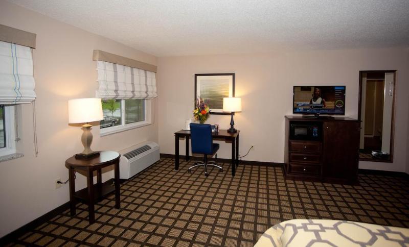 Baymont By Wyndham Erie Hotel Kearsarge Exterior photo